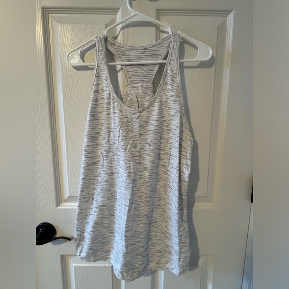 Lululemon tank. Size 8 - Picture 1 of 3